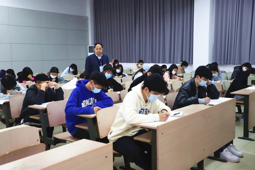 书记视察考场
