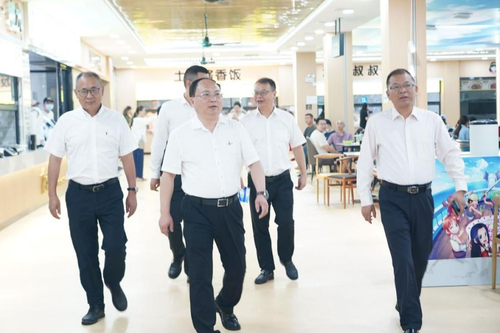 校领导看望慰问自训教员1