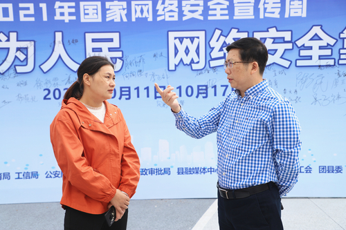 副院长徐景学与长沙县网信办主任高洁