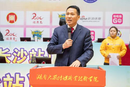 省教育厅职成处处长余伟良宣布开幕式 省教育厅职成处处长余伟良宣布开幕式