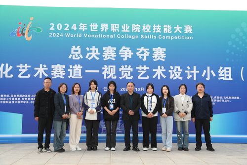 9.贺校长合影